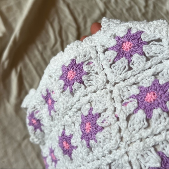 Beautiful, crochet, scalloped edge, girls, crop top size medium. - Picture 2 of 15